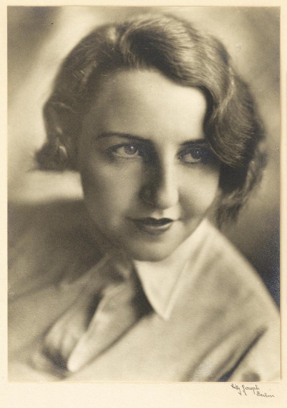 Lilly Joseph: Porträt einer unbekannten Frau, Berlin um 1933   
